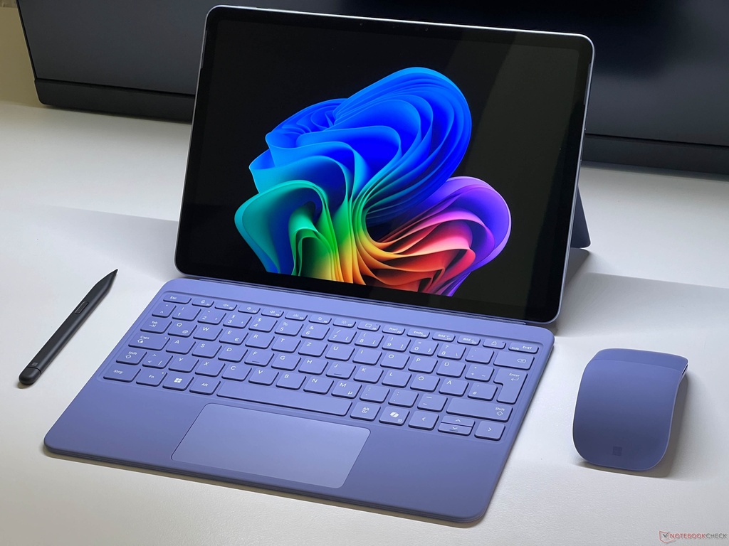 Microsoft surface pro 12 (CoPilot) - Snapdragon X Plus 8 Core , 16GB RAM LPDDR5x (Onboard), 256GB SSD